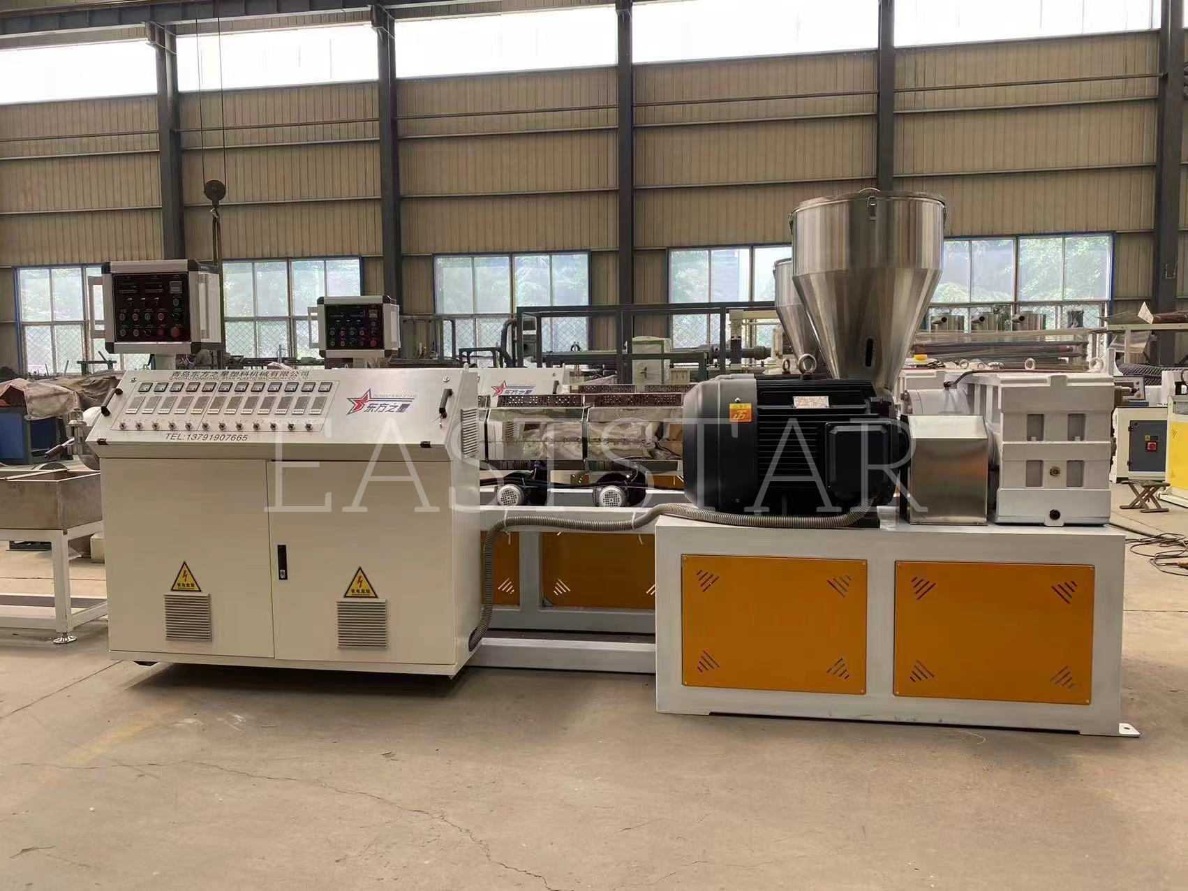 Наша техническая группа проводит прецизионную сборку параллельного двухшнекового гранулятора TSSK65 для нашего арабского клиента.